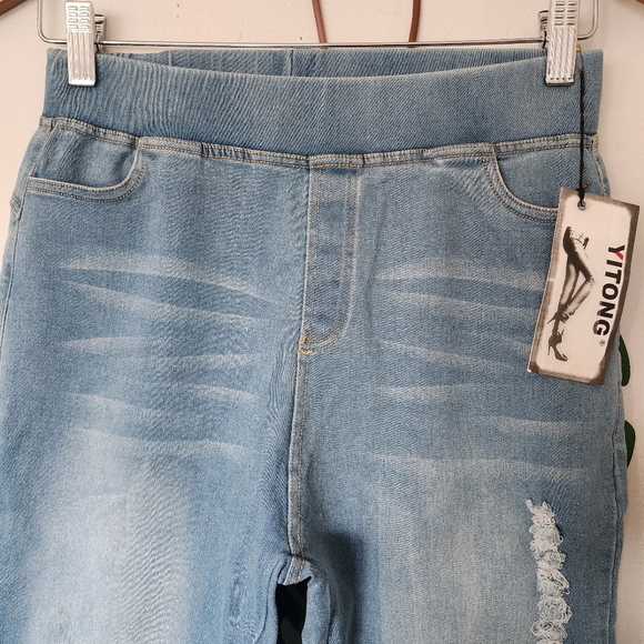 Pull On Skinny Jeans Light Wash Slightly Distressed NWT - Picture 3 of 11